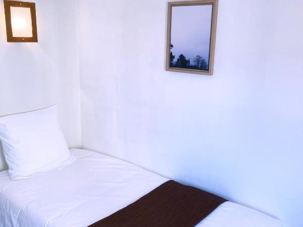 Abelha Hôtel Le France : photo 3 de la chambre chambre triple