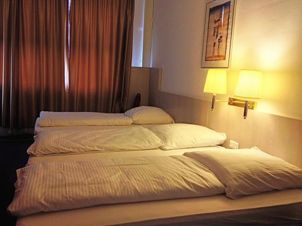 Hotel New Fair Munich Messe : photo 1 de la chambre chambre triple Économique