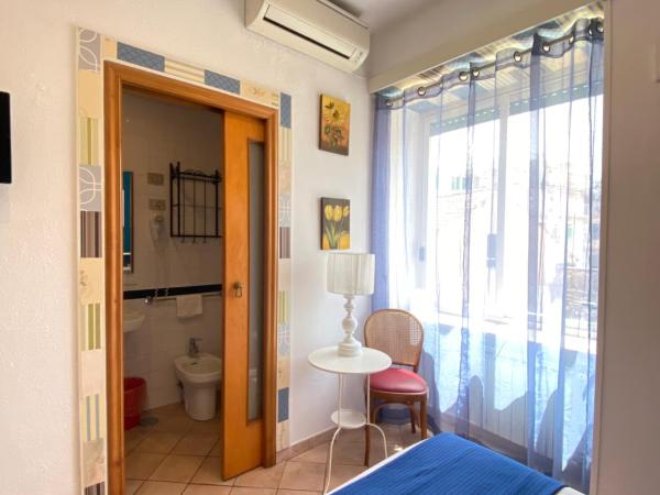 Hotel Europeo Napoli : photo 2 de la chambre chambre double avec petit lit double