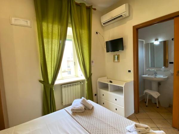 Hotel Europeo Napoli : photo 5 de la chambre chambre double