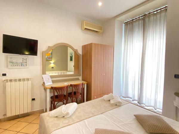Hotel Europeo Napoli : photo 9 de la chambre chambre quadruple
