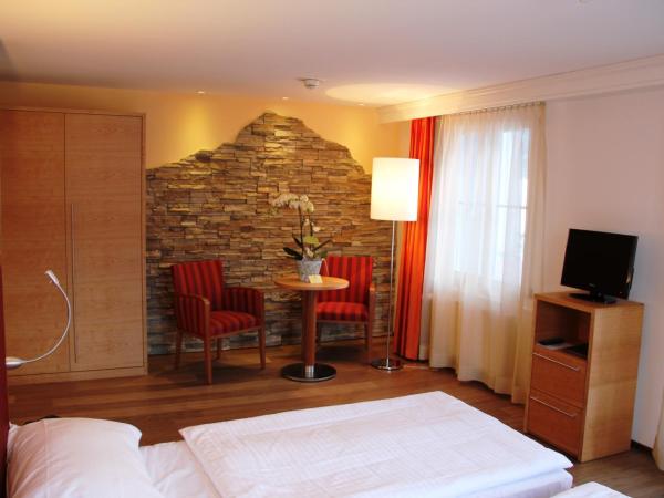 Parkhotel Schoenegg : photo 4 de la chambre chambre lits jumeaux supérieure avec balcon - vue sur montagne 