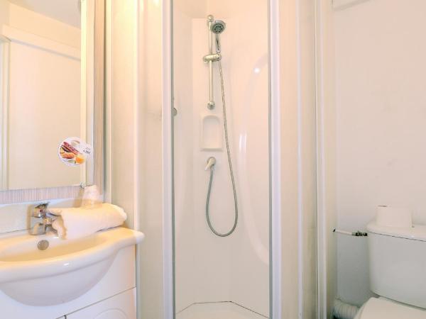 Hôtel Kennedy Parc des Expositions : photo 8 de la chambre chambre double avec douche