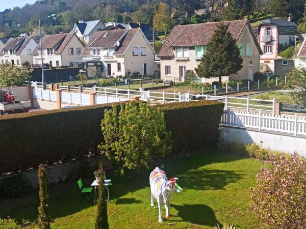 Chambre d'hote Le clos Valmont : photo 3 de la chambre chambre double - vue sur jardin