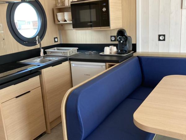 Les Ilots de Gruissan : photo 6 de la chambre hébergement bateau lodge 1 chambre pour 2 personnes - côté yacht club