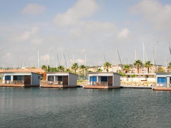 Les Ilots de Gruissan : photo 9 de la chambre hébergement bateau lodge 1 chambre pour 2 personnes - côté yacht club