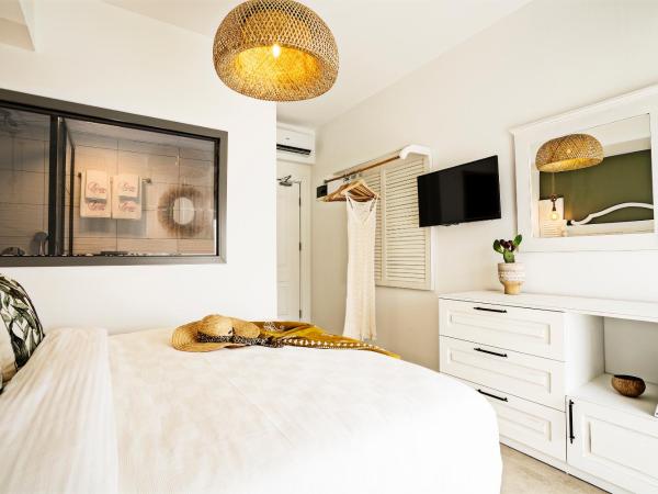 Liman Hotel Gümüslük - Adult Only : photo 7 de la chambre chambre double avec balcon - vue sur mer