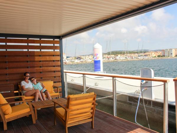 Les Ilots de Gruissan : photo 1 de la chambre hébergement bateau lodge 2 chambres pour 4 personnes - côté grand large