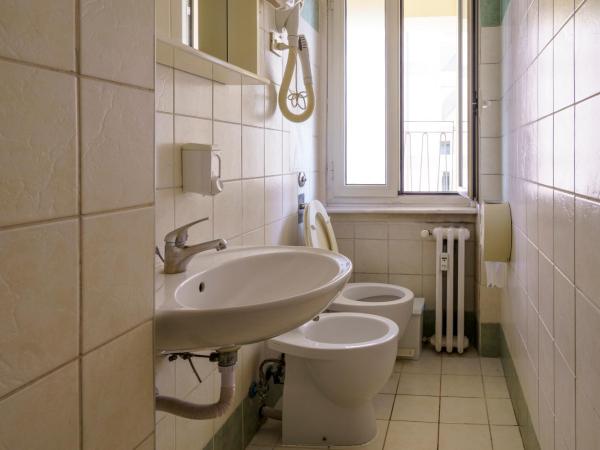 Hotel America : photo 3 de la chambre chambre simple avec salle de bains commune