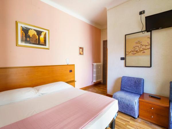 Hotel America : photo 1 de la chambre chambre simple avec salle de bains commune