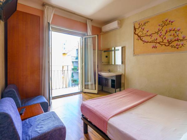 Hotel America : photo 5 de la chambre chambre double avec salle de bains commune