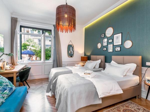 Evala luxury rooms with pool and garden : photo 2 de la chambre chambre double ou lits jumeaux - vue sur piscine