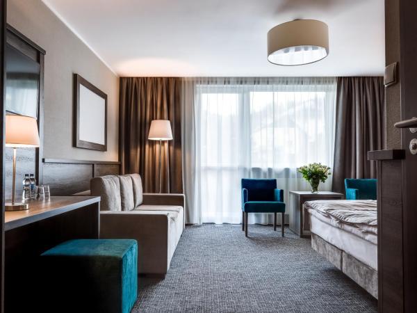 Hotel Konradówka Wellness & SPA - 300 metrów do centrum : photo 3 de la chambre chambre double supérieure avec balcon