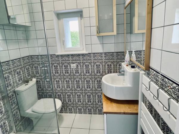 le numero 100 : photo 9 de la chambre chambre lit king-size - vue sur jardin