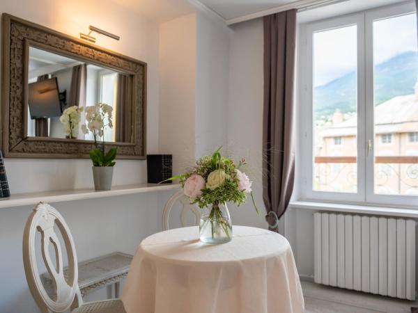 Logis - Hotel De La Mairie : photo 3 de la chambre chambre double confort