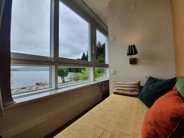 Appart'Hôtel LIDO au bord de l'eau : photo 7 de la chambre studio confort - vue sur grand lac