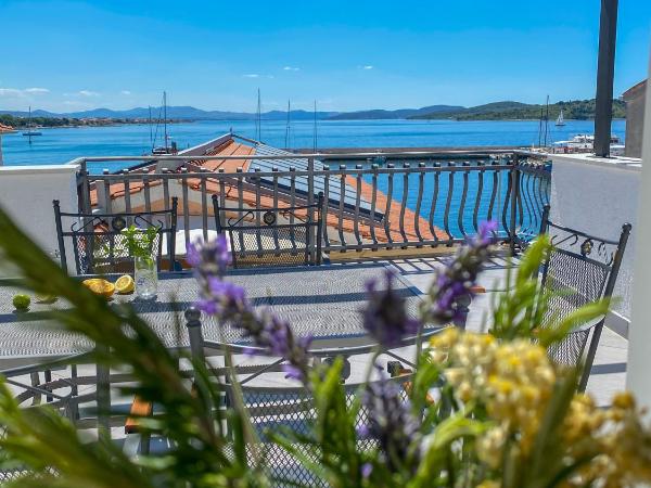 Villa Adria : photo 2 de la chambre appartement 2 chambres avec terrasse et vue sur la mer