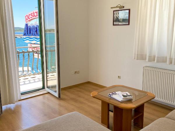 Villa Adria : photo 7 de la chambre appartement 3 chambres avec balcon et vue sur la mer