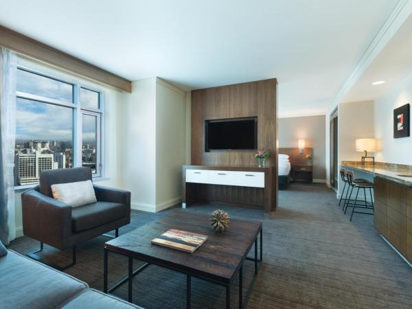 Hyatt Regency Denver at Colorado Convention Center : photo 1 de la chambre suite lit king-size