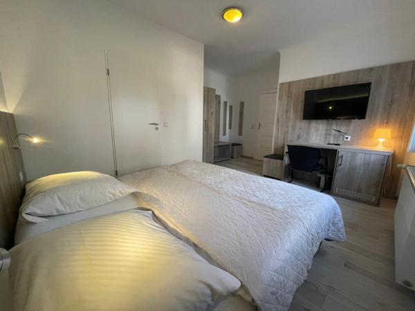 Pension Der Kretaner : photo 4 de la chambre chambre double - vue sur jardin