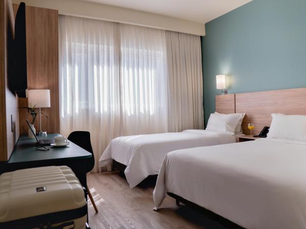 Intercity Curitiba Batel : photo 1 de la chambre standard triple - 1 queen bed and 1 single bed