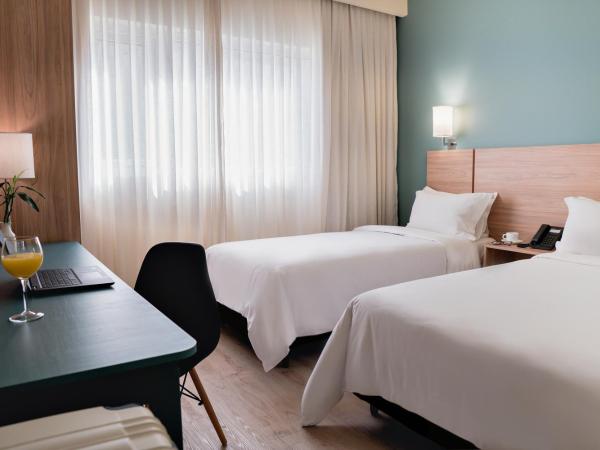 Intercity Curitiba Batel : photo 2 de la chambre standard triple - 1 queen bed and 1 single bed