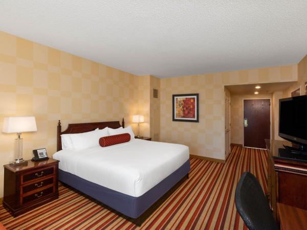 Wyndham Grand Oklahoma City Downtown : photo 5 de la chambre hébergement lit king-size - Étage club - non-fumeurs