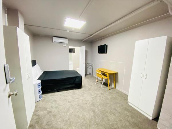 HIT Hostel : photo 3 de la chambre chambre double avec salle de bains privative