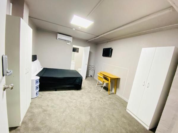 HIT Hostel : photo 4 de la chambre chambre double avec salle de bains privative