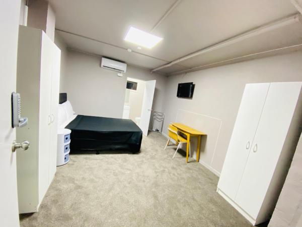 HIT Hostel : photo 5 de la chambre chambre double avec salle de bains privative