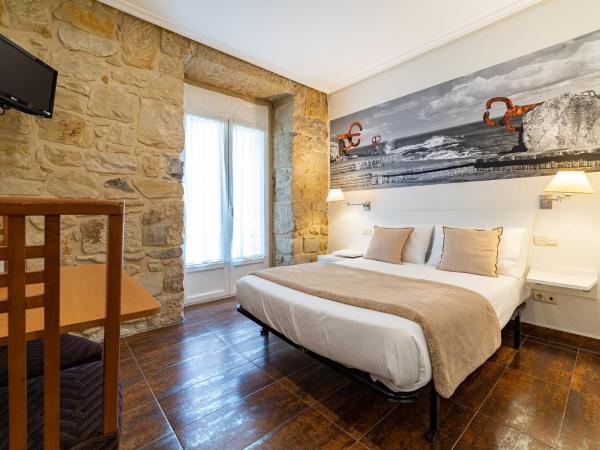 Pension Aida : photo 3 de la chambre chambre double ou lits jumeaux avec balcon