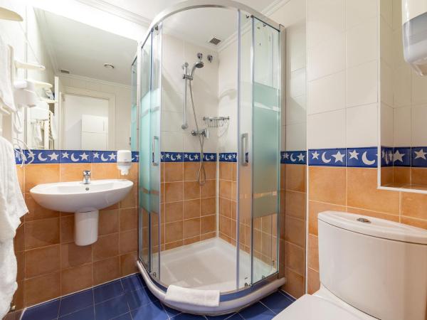 Pension Aida : photo 2 de la chambre chambre double ou lits jumeaux avec balcon