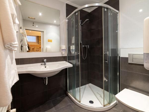 Pension Aida : photo 5 de la chambre chambre lits jumeaux intérieur