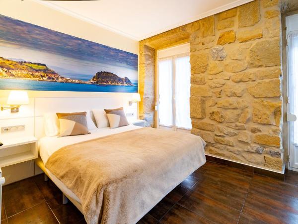 Pension Aida : photo 1 de la chambre studio lit queen-size avec canapé-lit