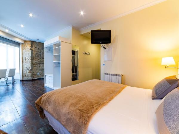 Pension Aida : photo 2 de la chambre studio lit queen-size avec canapé-lit