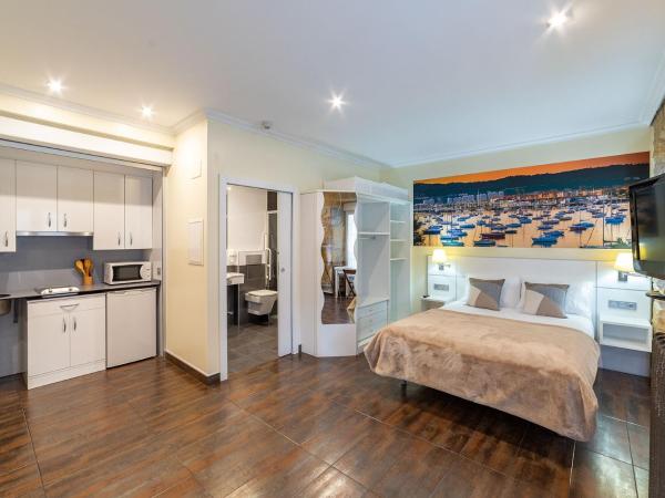 Pension Aida : photo 6 de la chambre studio lit queen-size avec canapé-lit