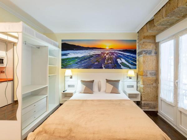 Pension Aida : photo 8 de la chambre studio lit queen-size avec canapé-lit