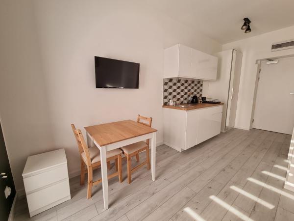 Apartamenty Katowice Stawowa 5 : photo 4 de la chambre studio avec balcon