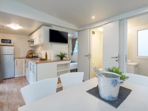 Mobile Homes Banko in Bijela Uvala and Zelena laguna : photo 8 de la chambre mobile home premium - camping bijela uvala