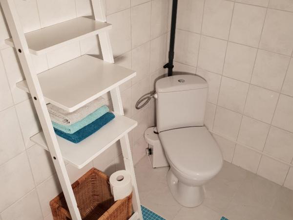 Schönste Lage am Rhein in unmittelbarer Stadtnähe, B & B : photo 4 de la chambre chambre double - sous-sol