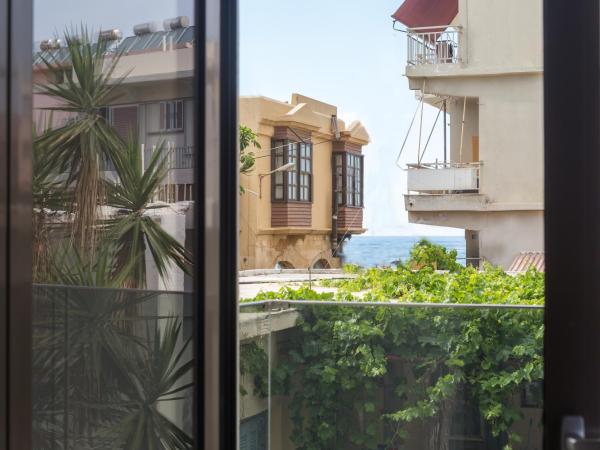 Calmare suites : photo 8 de la chambre suite deluxe avec lit king-size