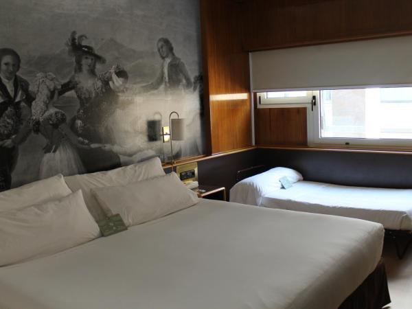 Hotel Goya : photo 2 de la chambre chambre double avec lit d'appoint