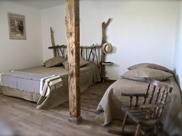 Mas du Menage en Camargue Manade Clauzel : photo 1 de la chambre chambre lit king-size avec baignoire spa