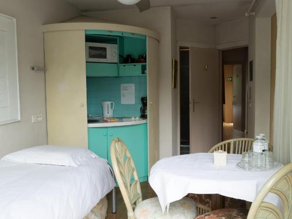 B&B Le Coquin : photo 3 de la chambre chambre triple - vue sur jardin