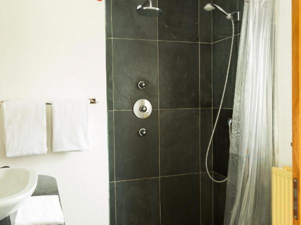 B&B Le Coquin : photo 1 de la chambre chambre double ou lits jumeaux - vue sur rivière