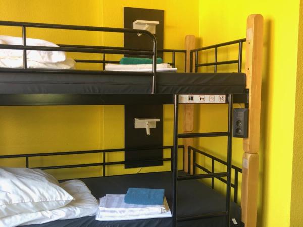 Backpackers Düsseldorf - SELF CHECK-IN : photo 3 de la chambre lit dans un dortoir de 6 lits (mixte)