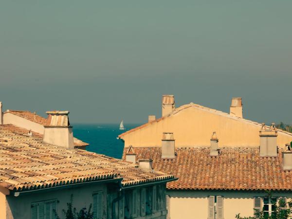 Hotel la Ponche : photo 3 de la chambre chambre deluxe - vue sur mer