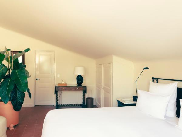 Hotel la Ponche : photo 2 de la chambre chambre prestige tropézienne avec terrasse - vue sur mer