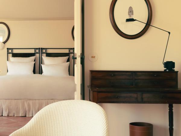 Hotel la Ponche : photo 2 de la chambre suite prestige tropézienne avec terrasse - vue sur mer