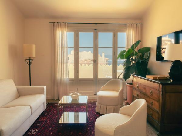 Hotel la Ponche : photo 1 de la chambre suite prestige tropézienne avec terrasse - vue sur mer